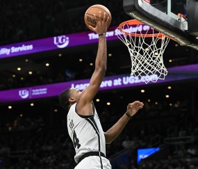 世俱杯买球网站-飞狐碎敌！福克斯末节连取12分！全场13中10&amp;6三分砍31分5板5助！